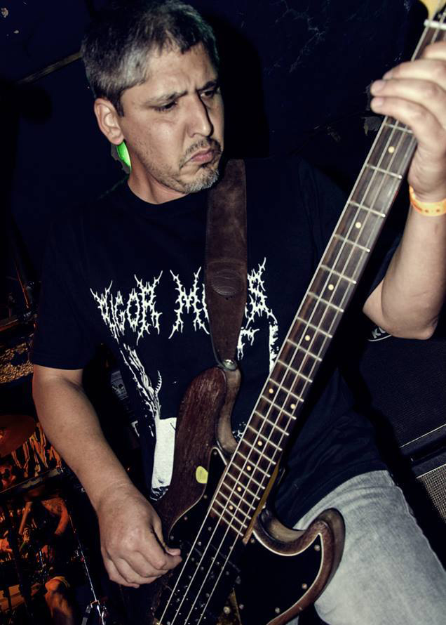 Guatavo en el bajo