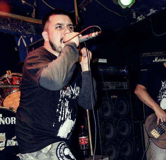 Roque cantando